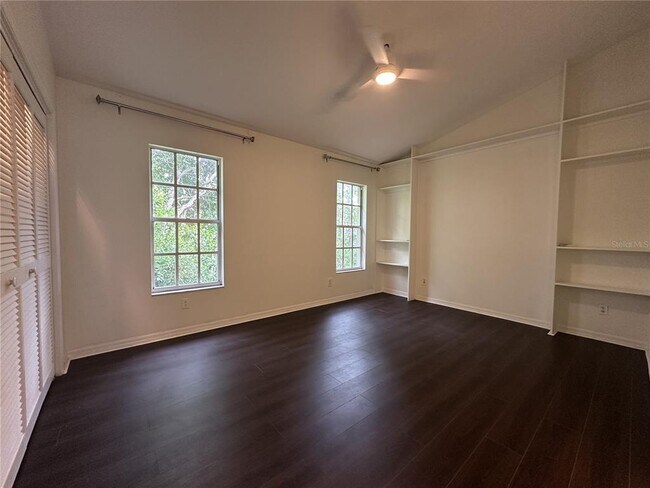 Building Photo - 308 S Bungalow Park Ave