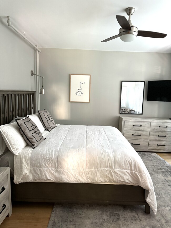 Master Bedroom - King - 130 White St