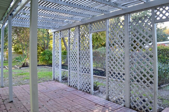 Building Photo - Beautifull Remodeled Home In Garden Court