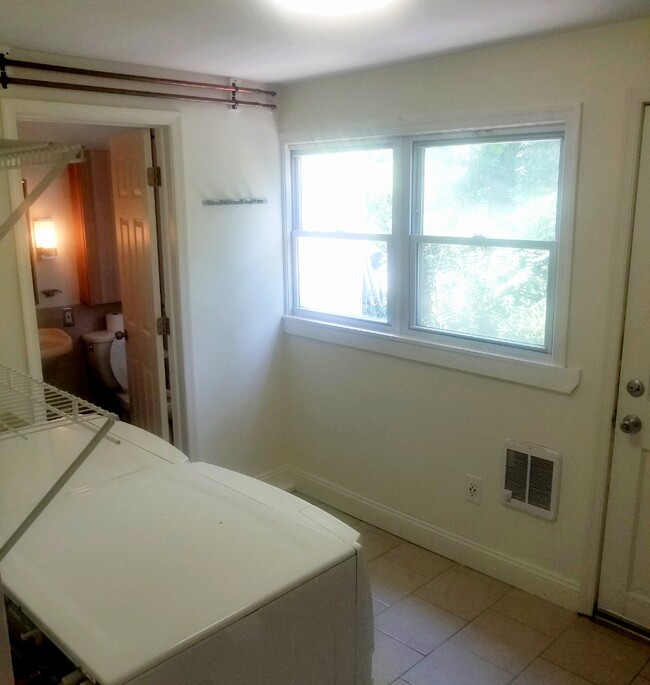 laundry/pantry - 682 W Johnson St