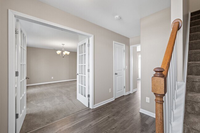 Building Photo - 230 Rosewood Ln