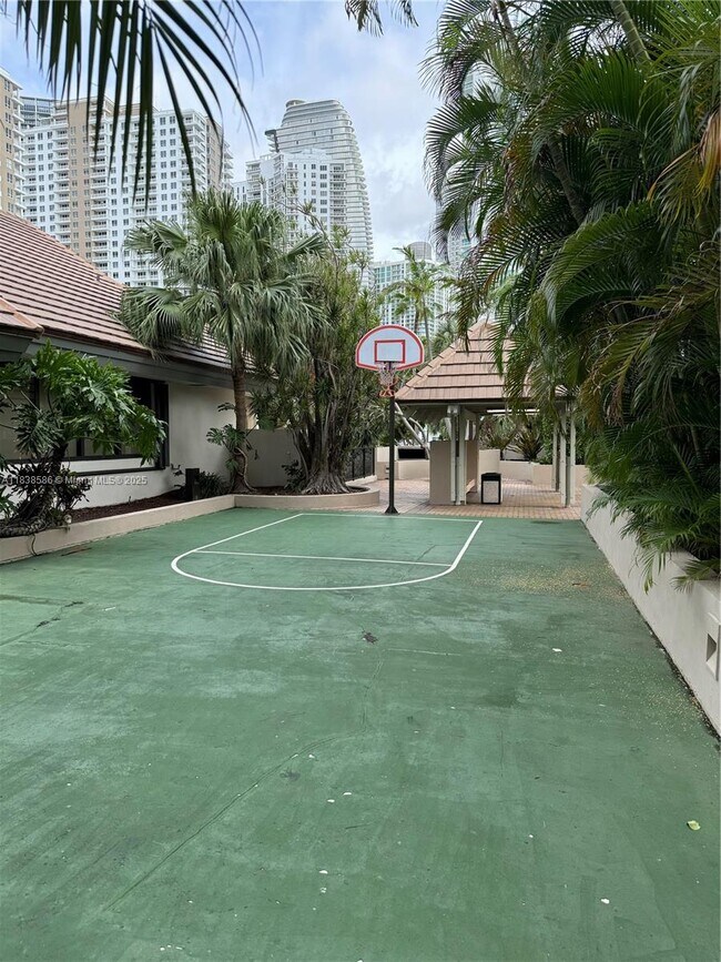 Building Photo - 520 Brickell Key Dr