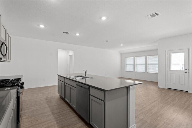 Building Photo - 300 Jeffers