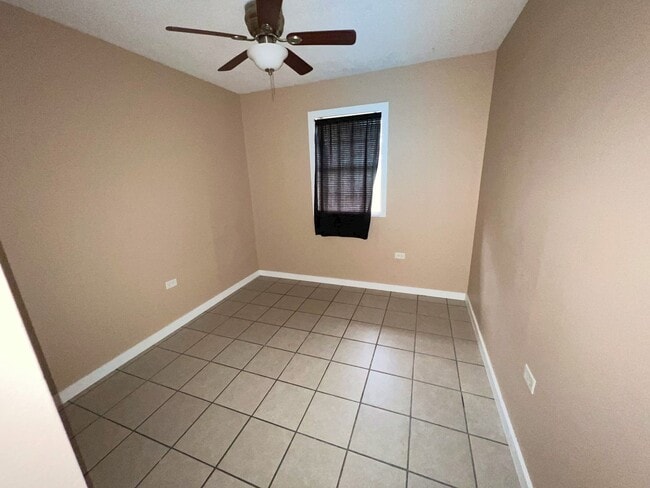 Building Photo - Spacious 4-Bedroom 2-Bathroom House