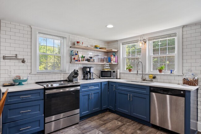 Building Photo - 545 Montgomery St