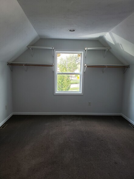 Building Photo - 527 W Harper St