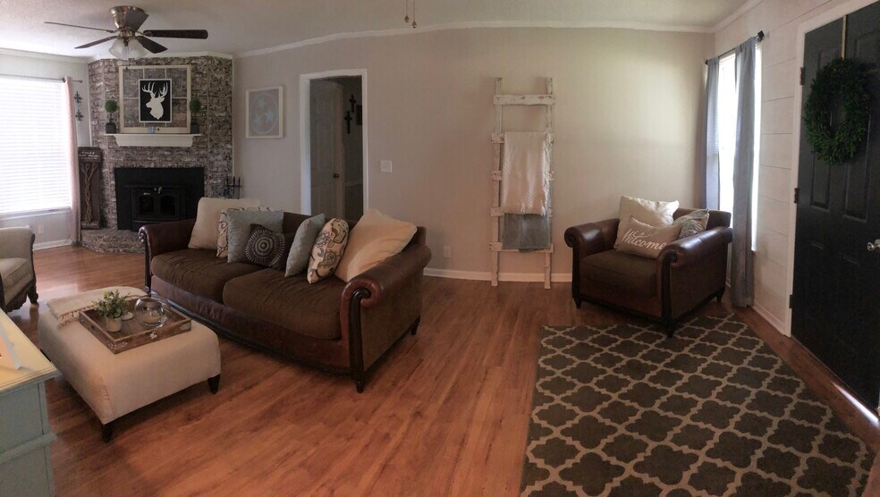 Living room - 4422 Meadowland Dr