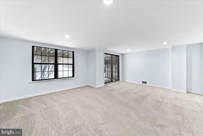 Building Photo - 11 Algonquin Ct