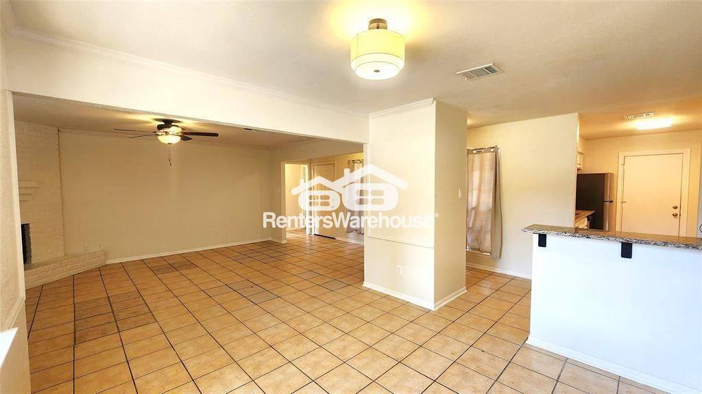 Building Photo - 2702 Foliage Green Dr