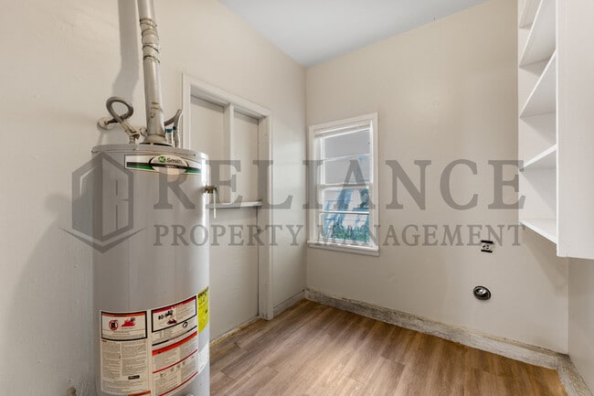 Building Photo - 2062 Poplar St