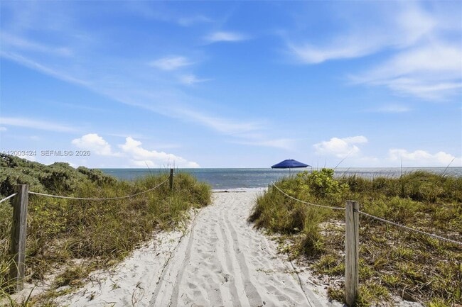 Building Photo - 600 Grapetree Dr