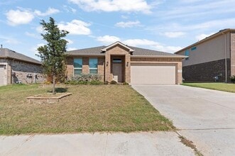 Building Photo - 1402 Fremont Trl