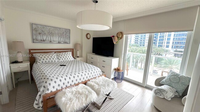 Building Photo - 5900 Collins Ave