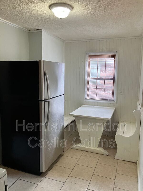 Building Photo - 815 Walters Dr