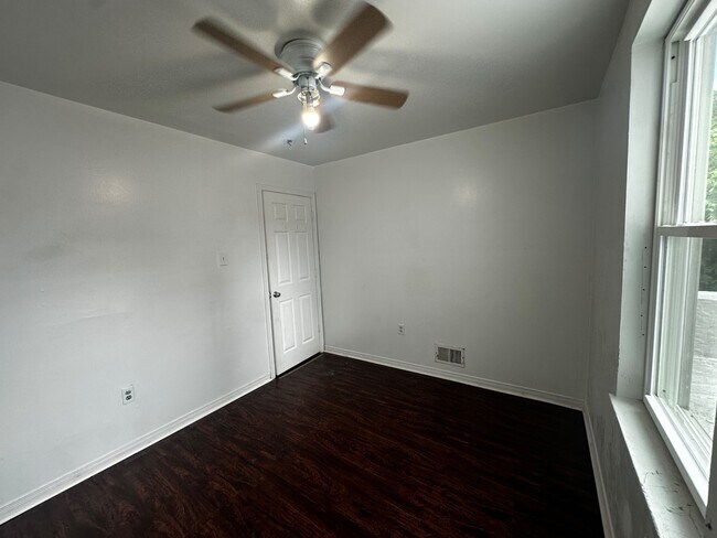 Building Photo - 1813 N Gratz St