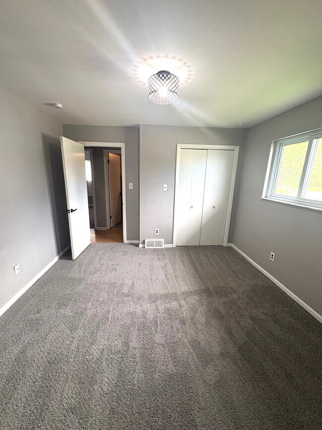 Building Photo - 2044 Arcola St