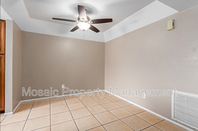 Building Photo - 700 E Mesquite Cir