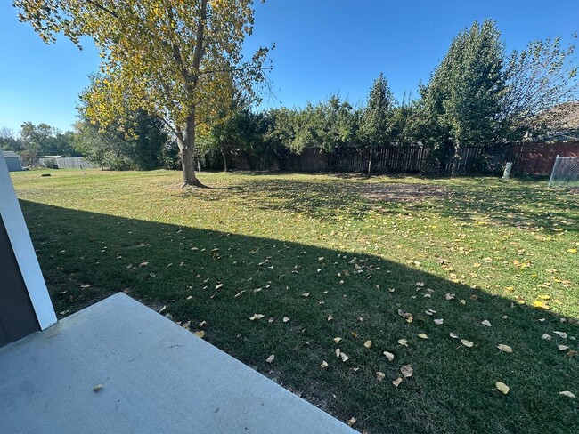 Building Photo - Beautiful 4-Bedroom; 2 bath Home for Rent Near Lake Shawnee