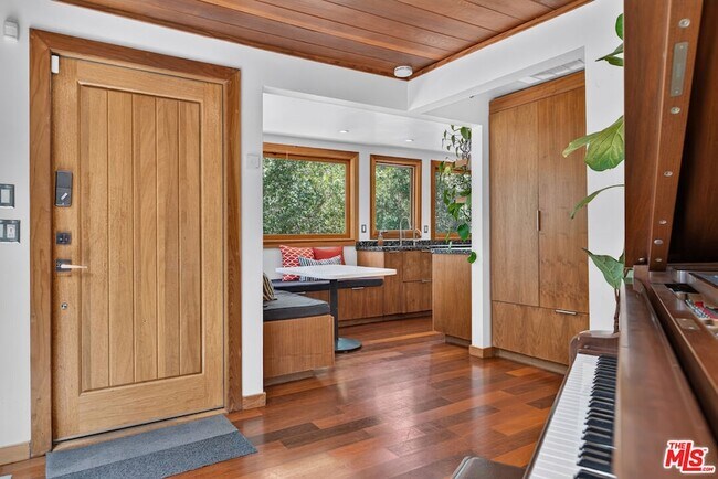 Building Photo - 1738 Topanga Skyline Dr