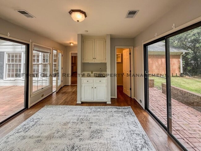 Building Photo - 500 Ashworth Rd