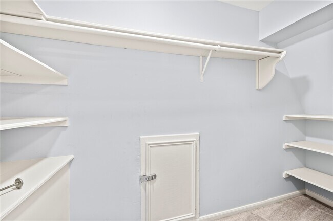 Building Photo - 911 Montview Dr