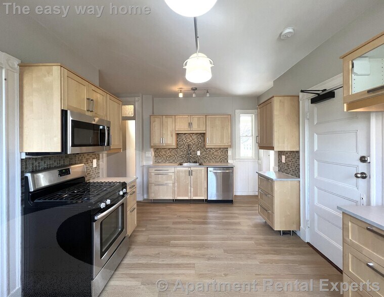 Primary Photo - 107 Oxford St