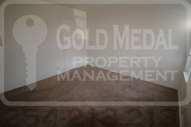 Building Photo - 306 Creek St – Unit C: Cozy Cove Living at...