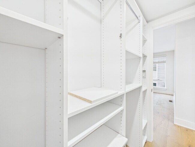 Building Photo - 212 Bainbridge St