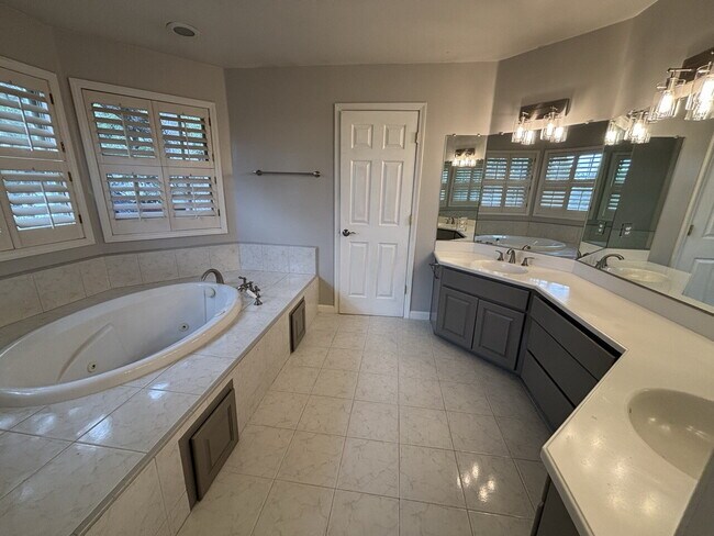 Building Photo - Amazing home in desirable Placerville neighborhood!