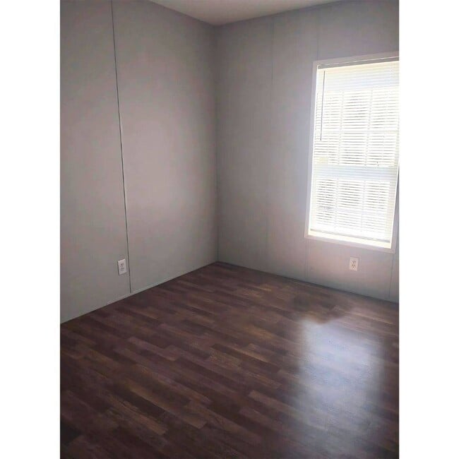 Building Photo - 1520 Nancys Dr
