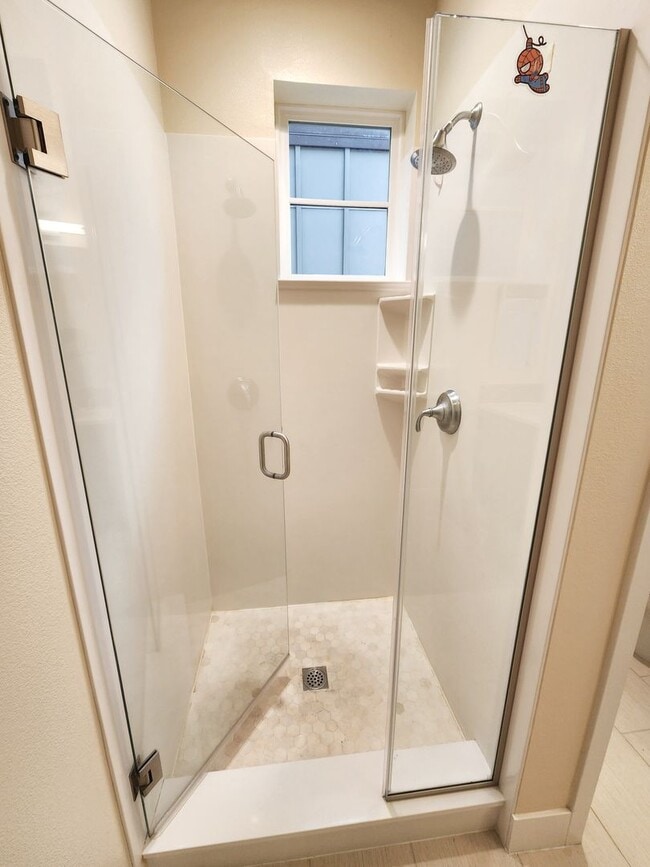 Building Photo - Modern 3 bed 2.5 bath townhome