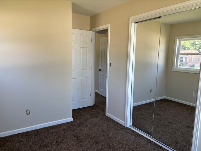 Building Photo - 3 Bedroom, 2 Bath Single Family Home in Cl...