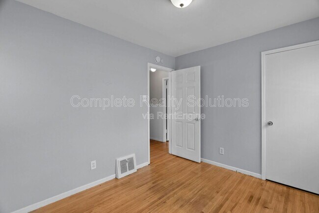 Building Photo - 416 Lanark Rd