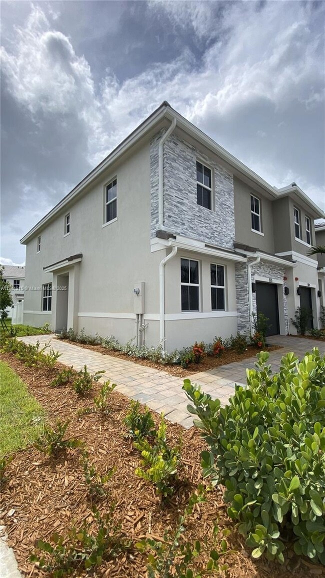 Building Photo - 125 SW 171st Terrace