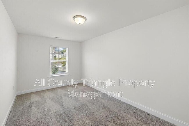 Building Photo - 2105 Nandina Trl