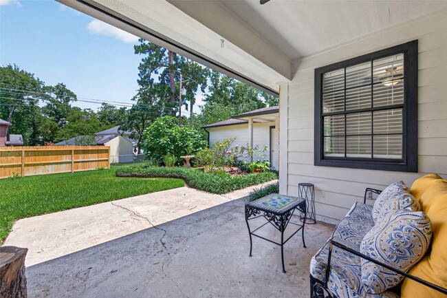 Building Photo - 105 Glenmora Ct