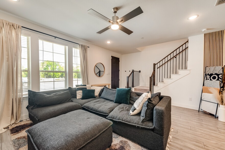 Building Photo - 2514 Barnwood Ln