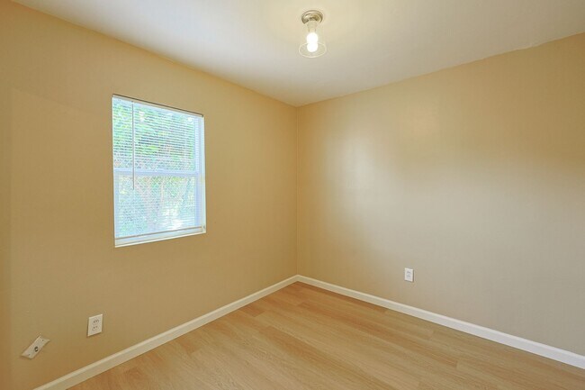 Building Photo - 5461-65 Imperial Ave