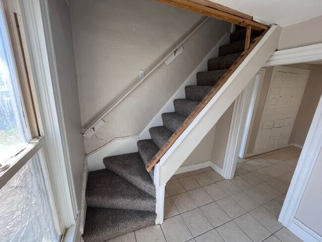 Building Photo - 4 Bed - 1.5 Bath - Single Family Home in Lorain