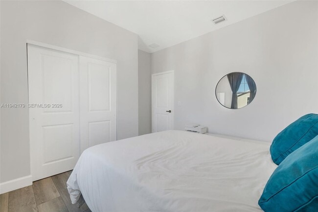 Building Photo - 1827 Lake Cove Dr