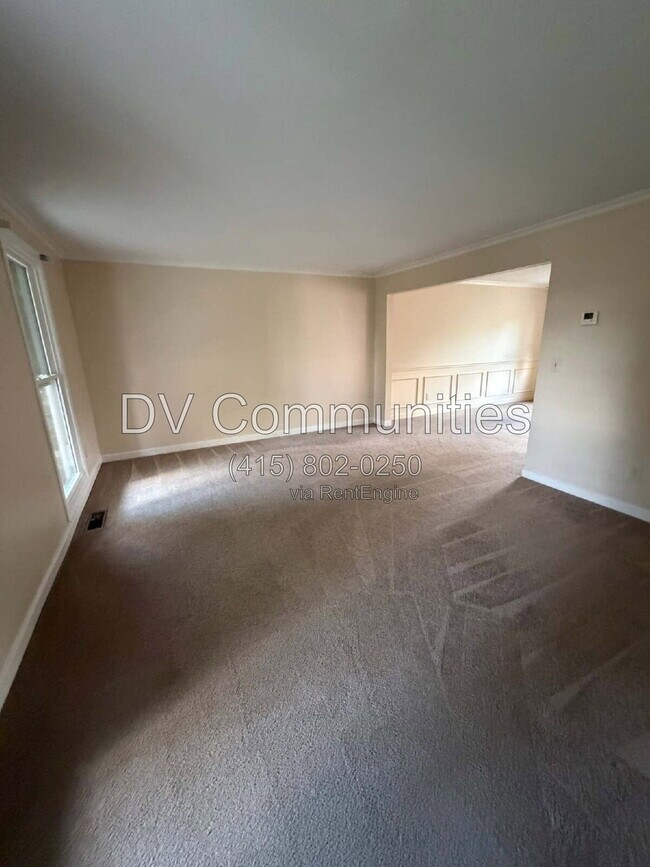 Building Photo - 32467 S Roundhead Dr