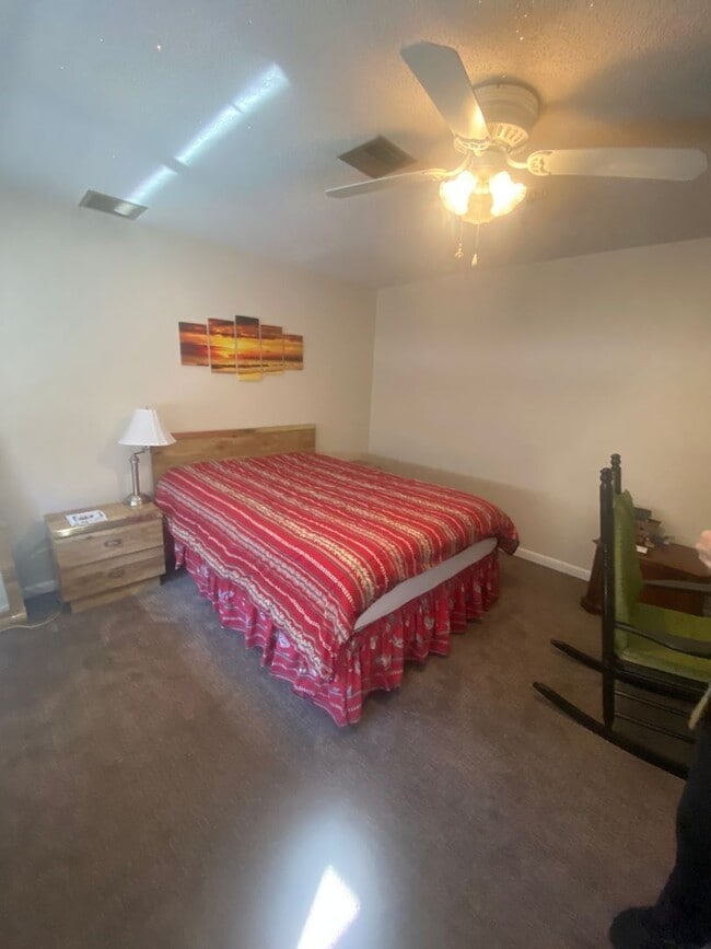 Building Photo - Cute 1 bedroom 1 bathroom PRIVATE ENTRANCE ROOM RENTAL- utilities included