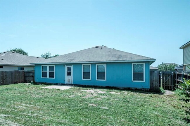 Building Photo - 116 Holland St
