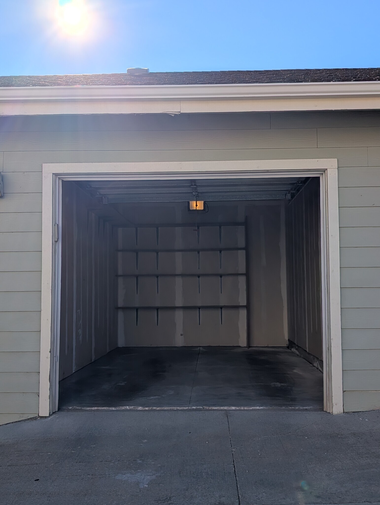 Building Photo - 2631 E 15th St