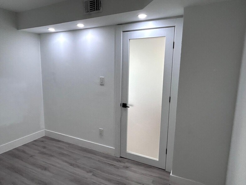 Building Photo - 5838 Collins Ave