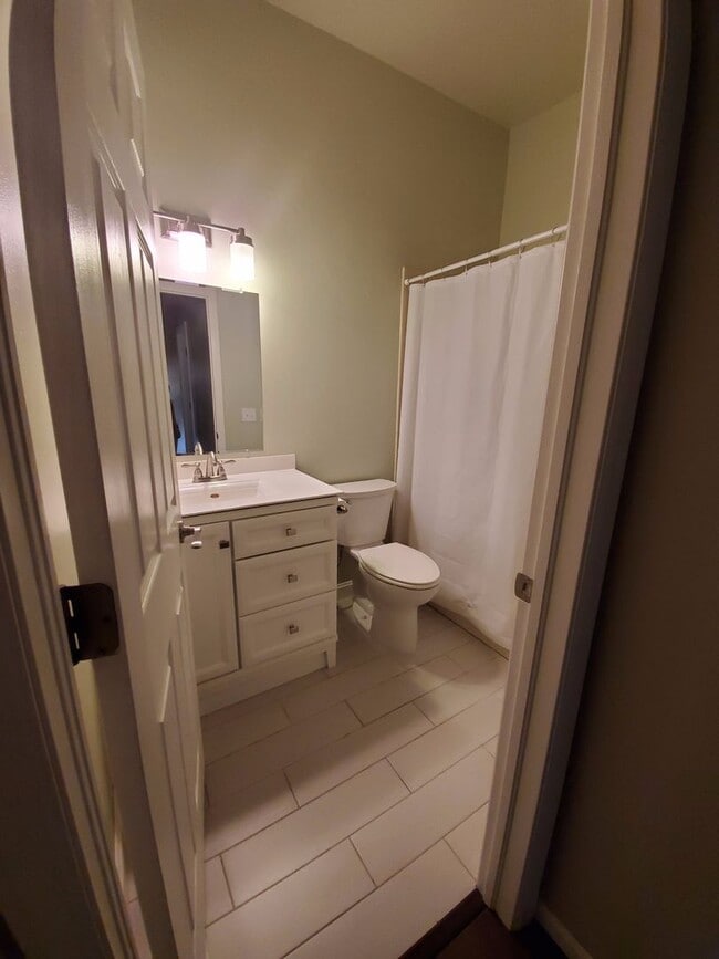 Building Photo - PET FRIENDLY, 4 BEDROOM, 2.5 BATH WITH ATT...