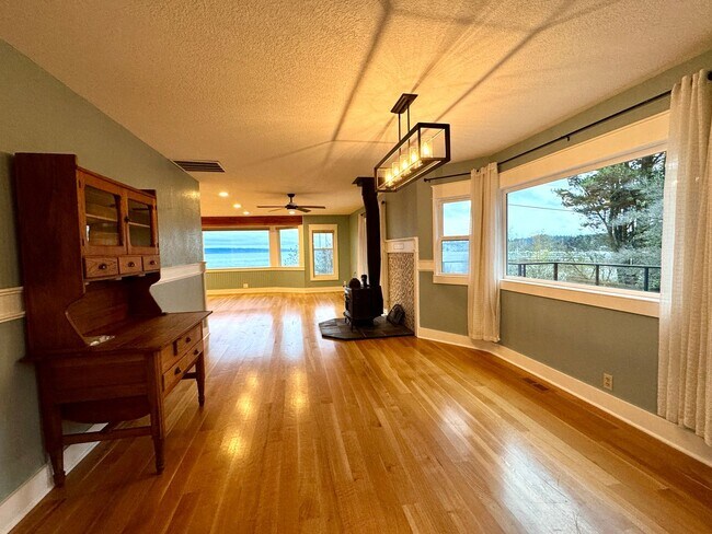 Building Photo - So close to the water you can hear the ferry announcements....oh and the sunrise is spectacular