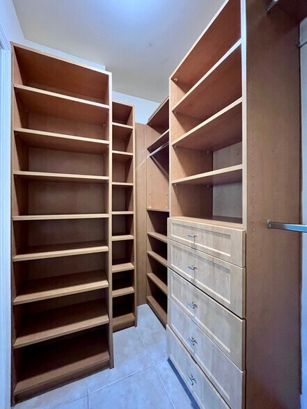 Building Photo - 1615 West Ave