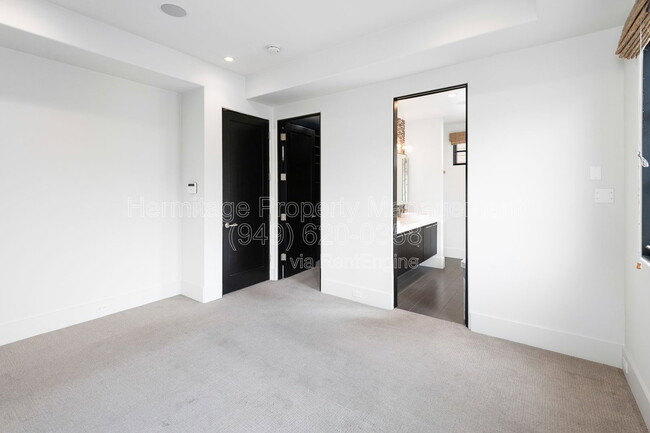 Building Photo - 435 1/2 Carnation Avenue