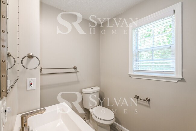 Building Photo - Prepare to fall in love with this 4 bedroom, 2.5 bathroom home